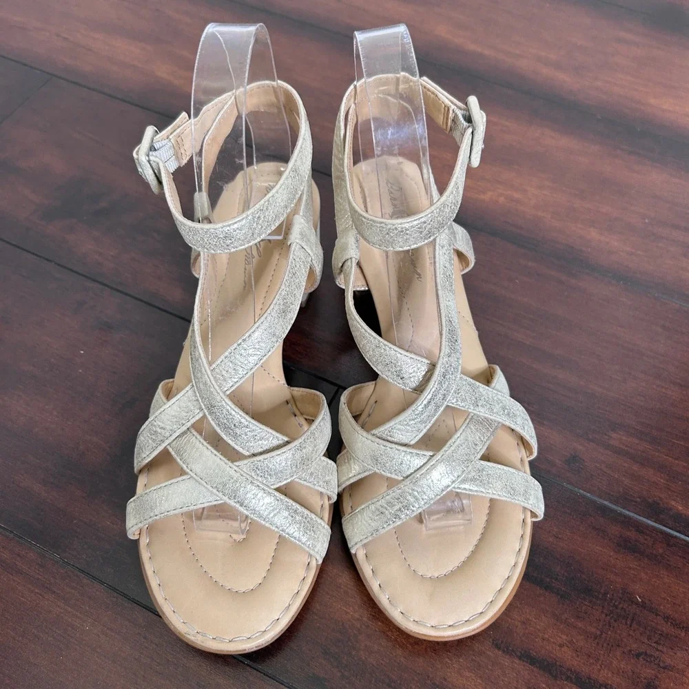 NWOB Born Strappy Block Heel Sandals Women 8 Gold Metallic Leather Wedding Guest